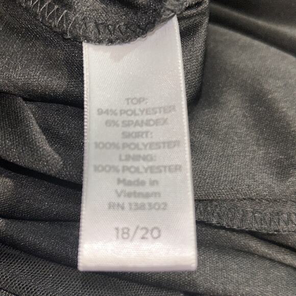 Woman’s Plus size Avenue Maxi Dress,  Black top with shark tooth hem Size 18/20 - Picture 8 of 9